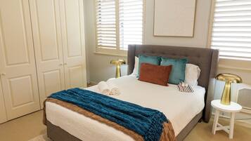 2 bedrooms, iron/ironing board, WiFi, bed sheets