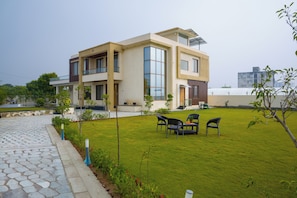 Exterior - ELIVAAS Lush Haven 4BHK Villa Pvt Pool (Jaipur)