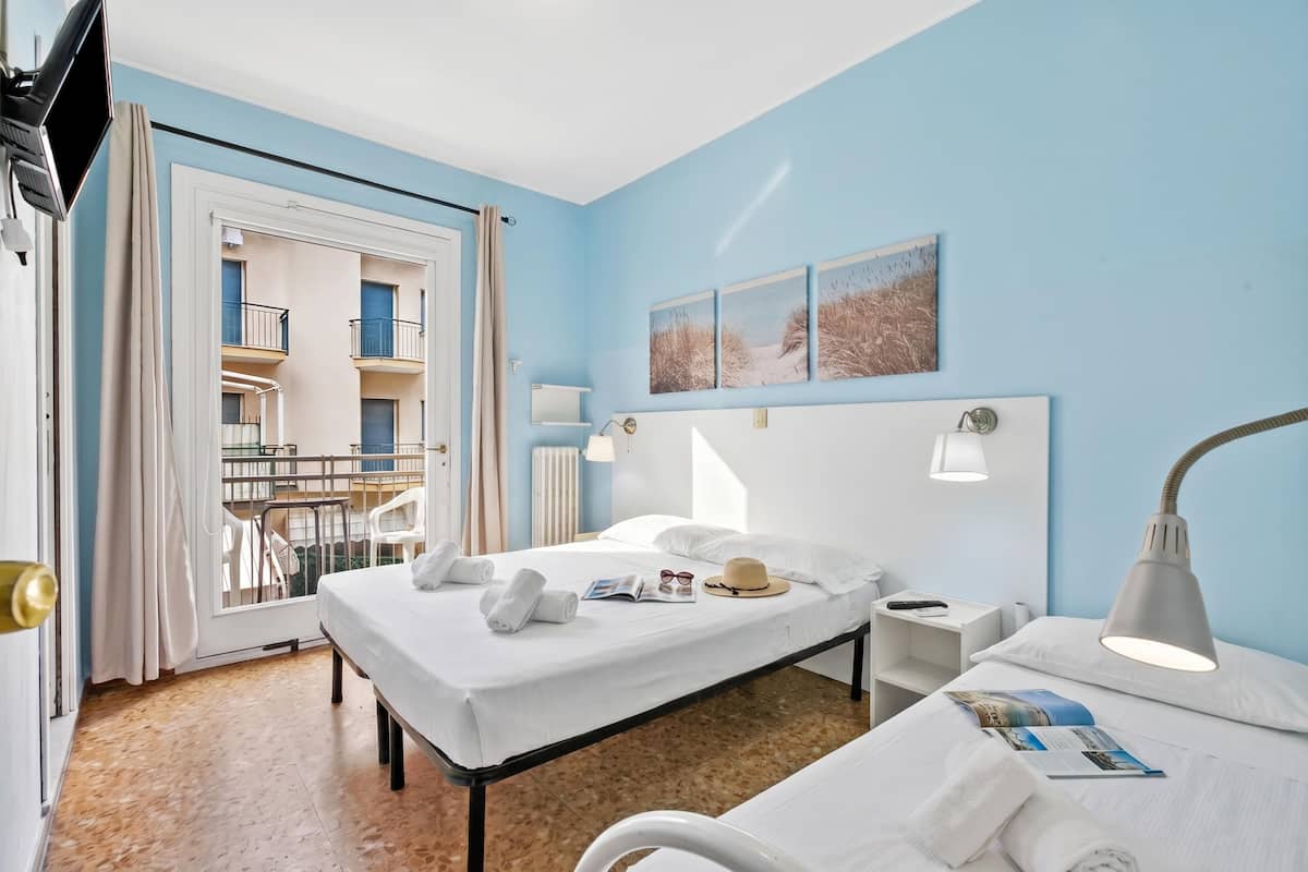 Familie studio, balkon, uitzicht op zee (Room With Double Bed With Balcony)