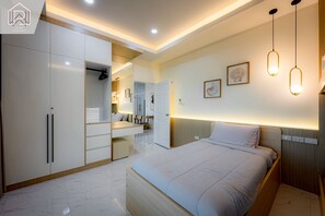 Iron/ironing board, WiFi, bed sheets - 萨塔希布14人宁静私人泳池别墅 观景星空屋顶 (Tambon Sattahip)