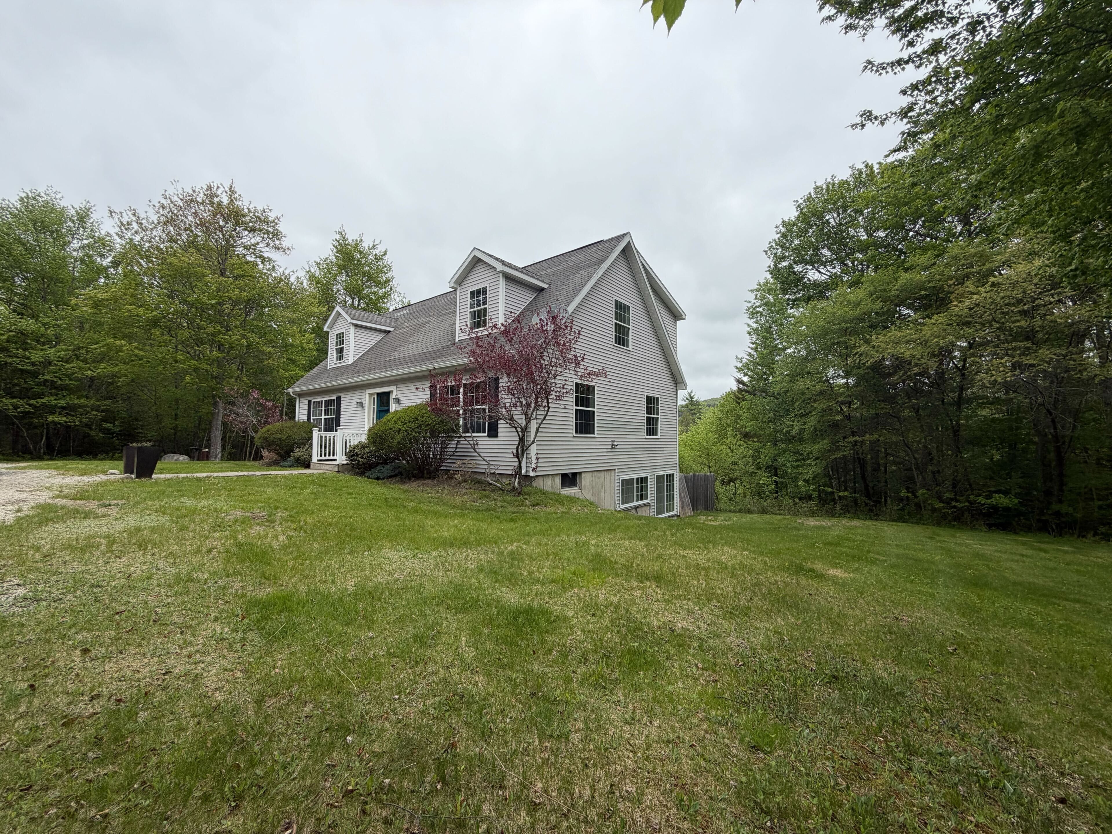 Enjoy the spacious yard and beautiful mountain views