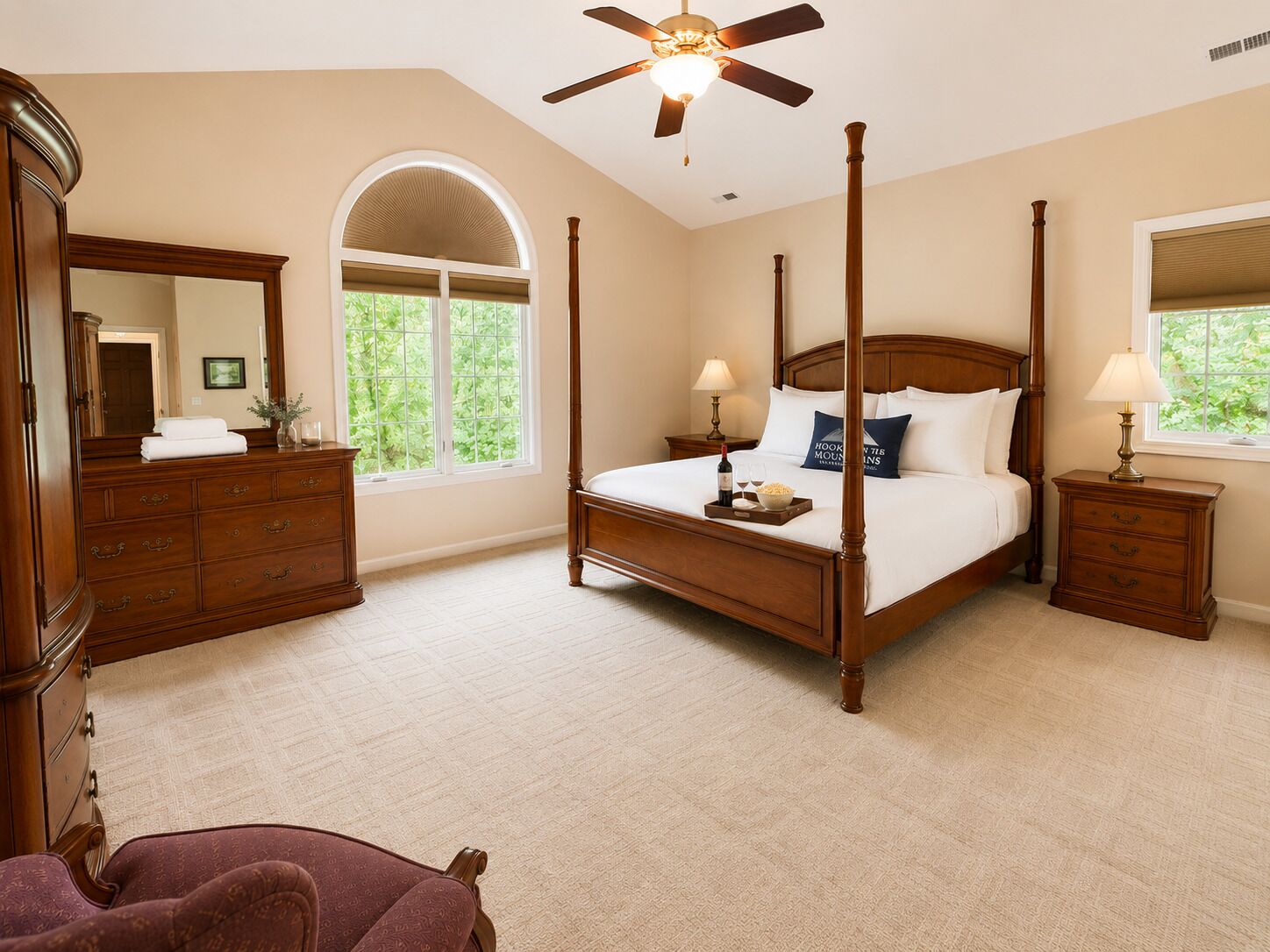 5 bedrooms, iron/ironing board, WiFi, bed sheets
