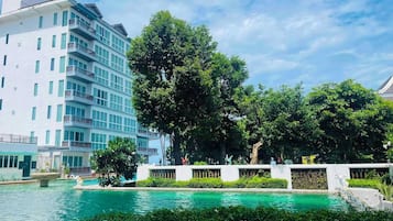 Kolam renang outdoor