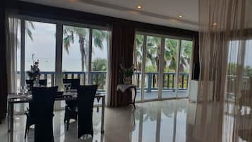 Panorama Suite | Free WiFi, bed sheets