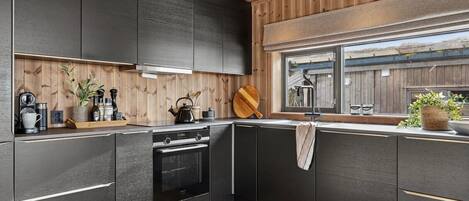 Fridge, oven, dishwasher, coffee/tea maker