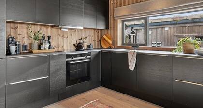Large family cabin at Hafjell with ski in-ski out