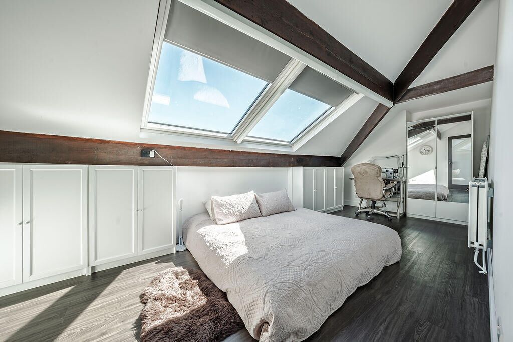 6 bedrooms, iron/ironing board, WiFi