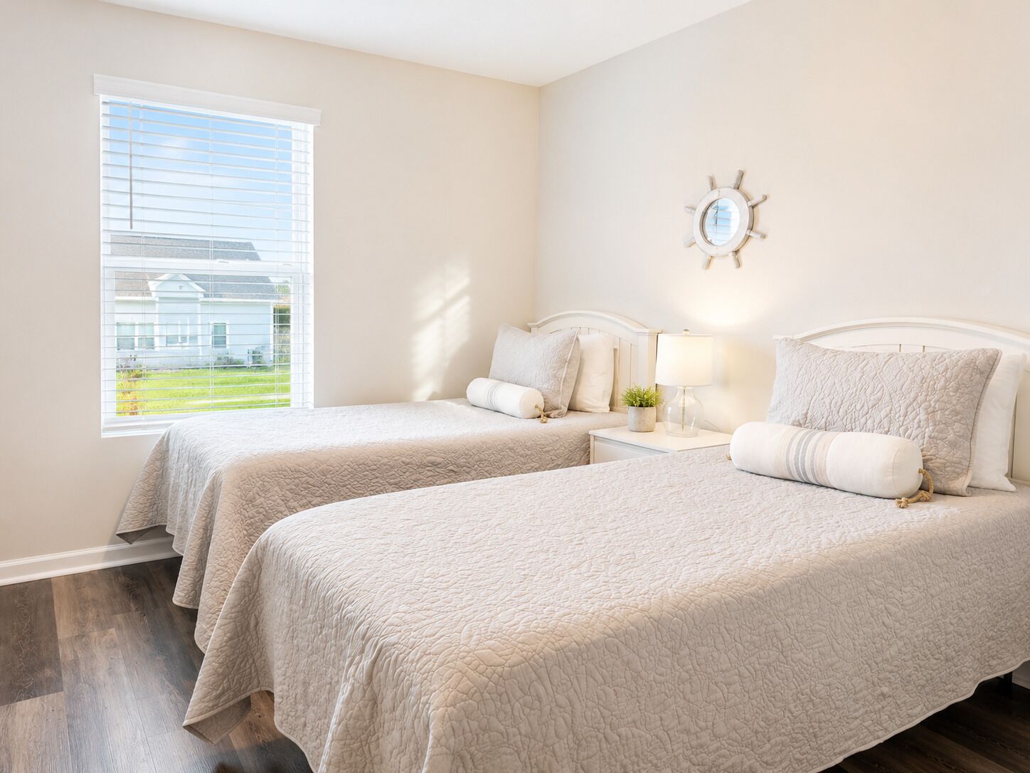 3 bedrooms, iron/ironing board, internet, bed sheets