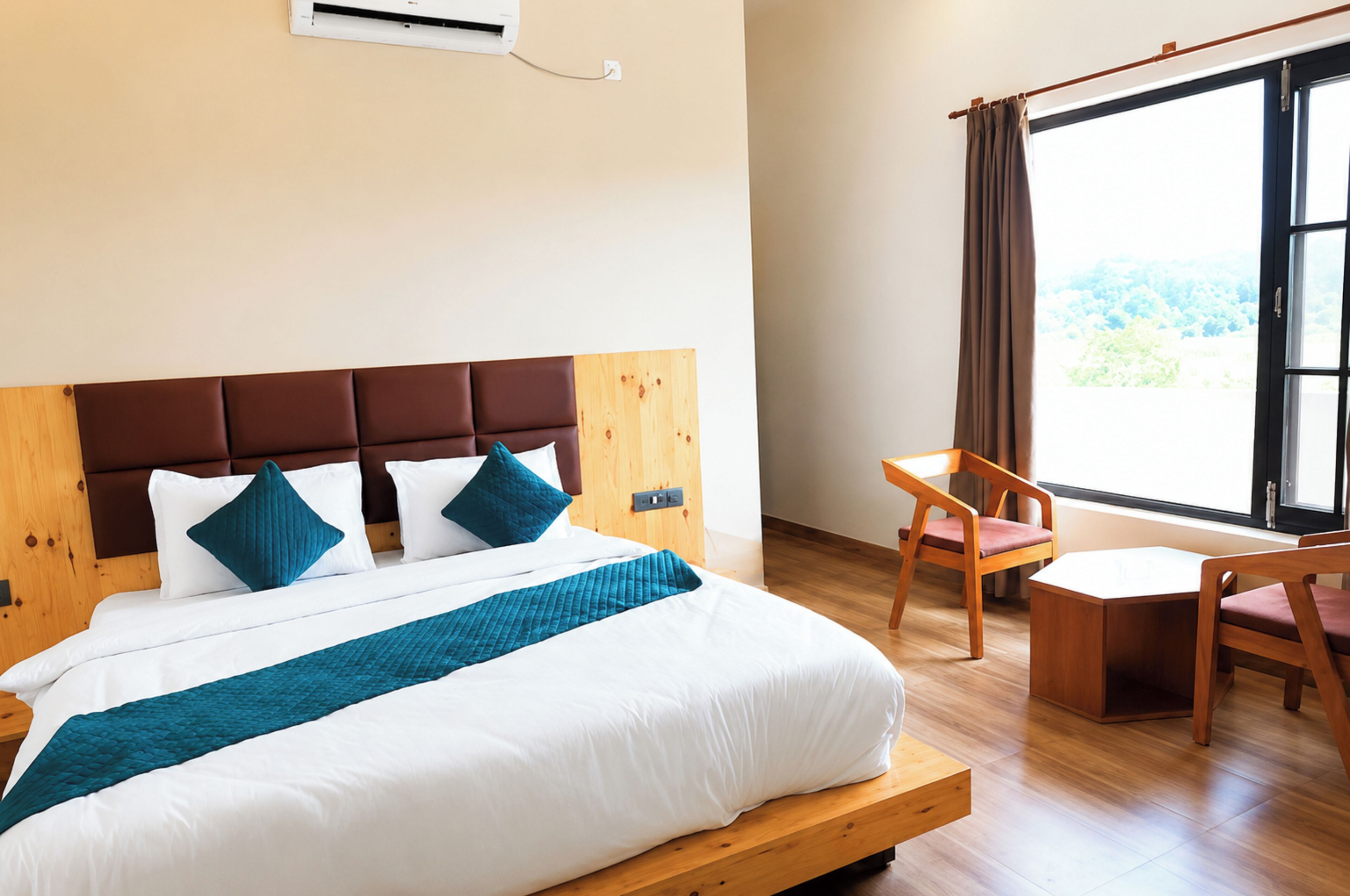 Hypo-allergenic bedding, desk, soundproofing, free WiFi