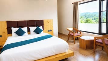 Hypo-allergenic bedding, desk, soundproofing, free WiFi