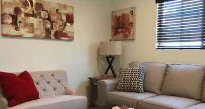 One Bedroom Central to Studios Walk to Noho West