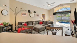 Room - Heated Pool Disney Home 15-25 Mins to Disney (Davenport)