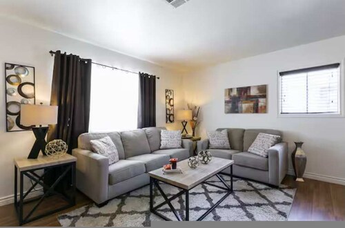Central Location One Bedroom Apartment Parking