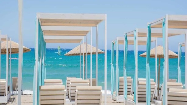 Beach umbrellas, lounge chairs, and a view of the ocean. - Apartment Simply 205 - Ammoudara Sandy Retreat (Malevizi)