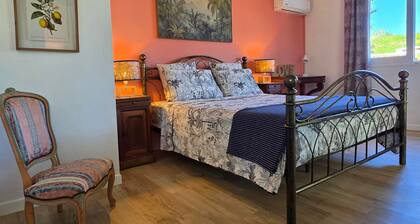Villa with pool and air conditioning - 6 adults, 2 children
