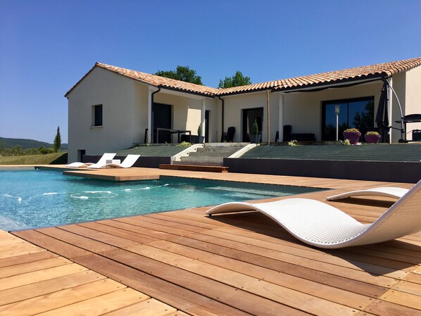 Pool - Villa with a 12x5 Heated Infinity Pool in the "Triangle d'Or" of the Périgord Noir (Allas-les-Mines)