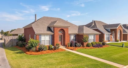 Spacious East Montgomery Home With Patio