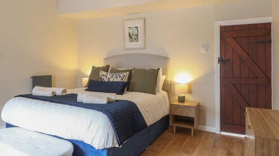 Unique Swansea Home Parking for 5 Games Room