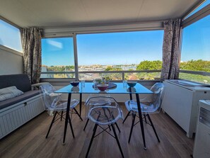 Dining - Loft-style studio, parking - 4 guests, Cap d'Agde (Cap d'Agde)