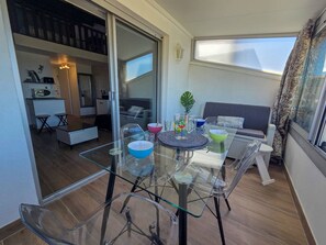 Dining - Loft-style studio, parking - 4 guests, Cap d'Agde (Cap d'Agde)