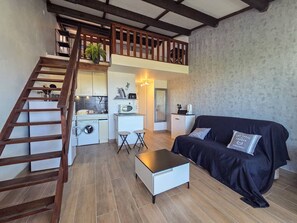Living area - Loft-style studio, parking - 4 guests, Cap d'Agde (Cap d'Agde)