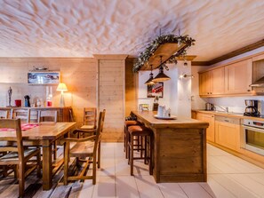 Fridge, microwave, dishwasher - Spacious central apartment - 6 guests (Val-d'Isère)