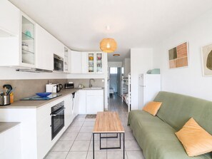 Private kitchen - Apartment with marina view - 6 guests (Sète)