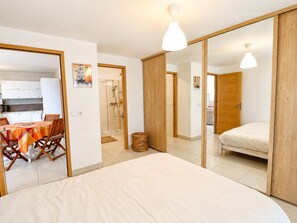 Room - Charming AC T2 with view - 2/3 guests (Sète)