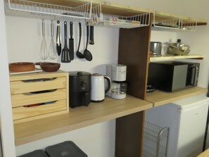 Interior - T2 cabin apartment with AC, garden & parking (Sète)
