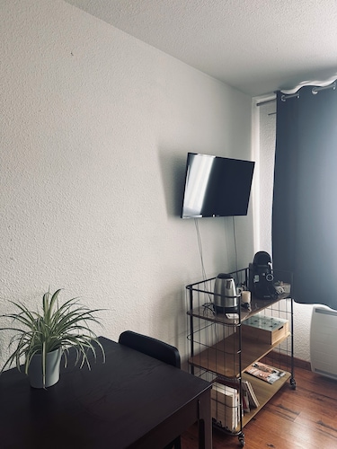 Cozy studio apartment 200 m from downtown • Free parking