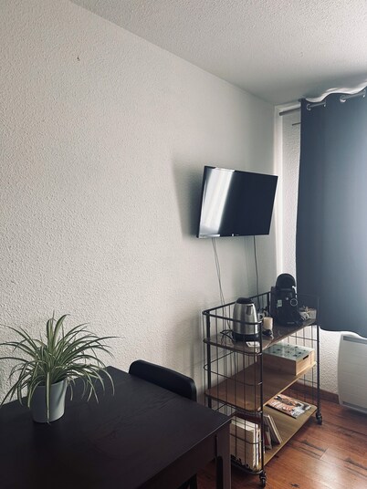 Cozy studio apartment 200 m from downtown • Free parking