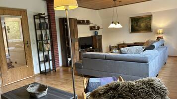 Fernseher, DVD-Player, Stereoanlage