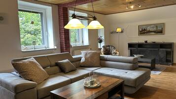 Fernseher, DVD-Player, Stereoanlage