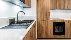 Kaffetrakter/tekoker, kjøleskap, mikrobølgeovn og ovn