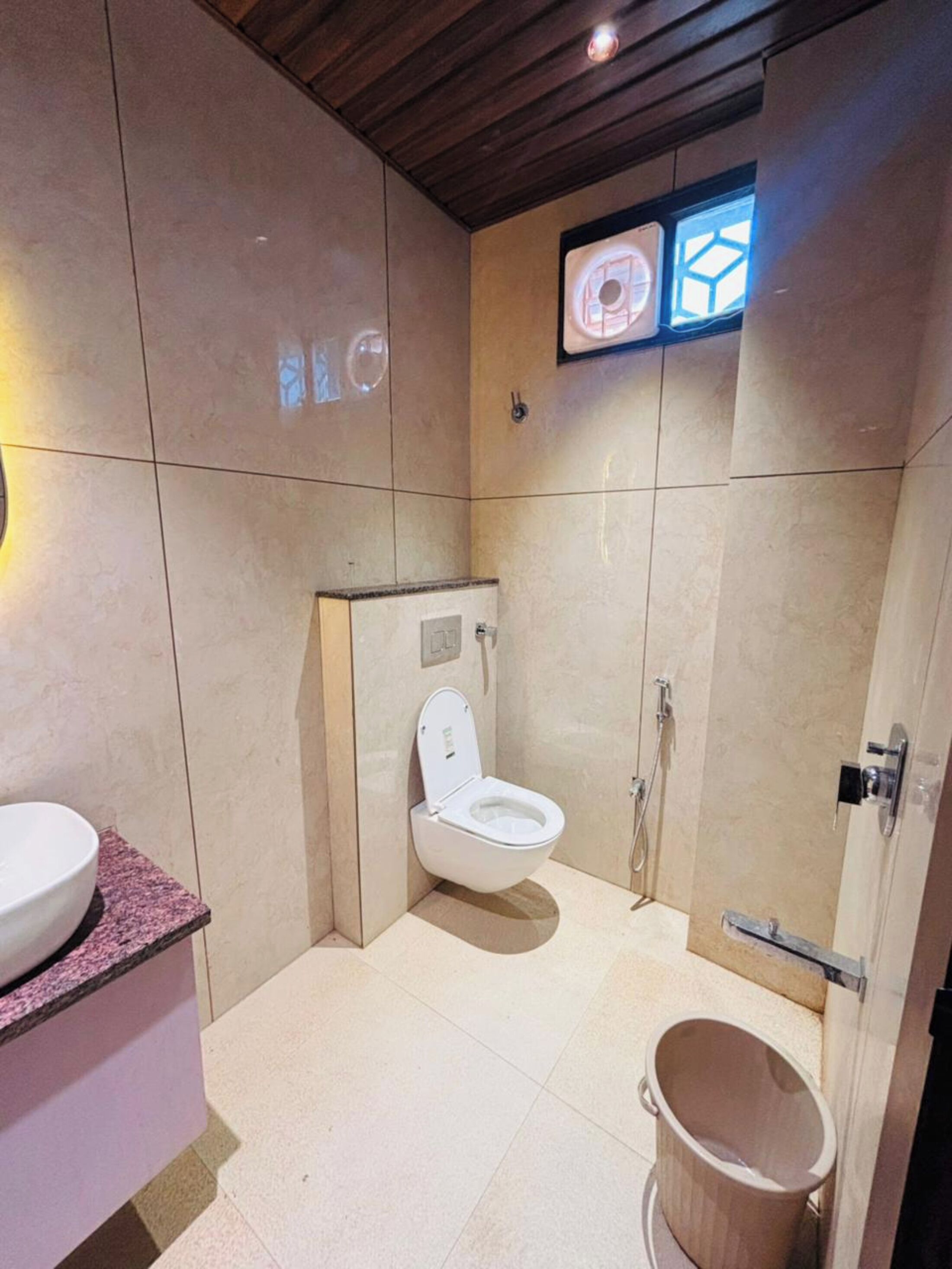 Triple Room, City View | Bathroom | Shower, free toiletries, towels, soap