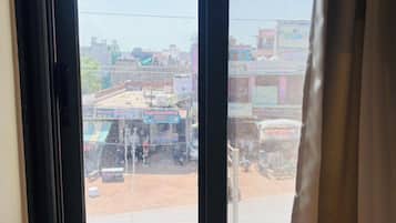 Deluxe Room, City View | Interior
