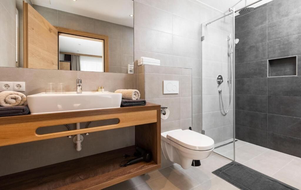 Apartamento Deluxe, balcón, vistas al jardín | Baño