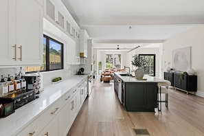 Coffee/tea maker, fridge, microwave, oven - New Modern Luxury | Rooftop Retreat | W Midtown (Atlanta)