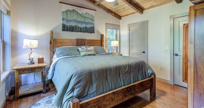 Modern mountain Luxe Retreat 10 minutes West Jefferson, Hot Tub, dog friendly