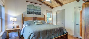 Modern mountain Luxe Retreat 10 minutes West Jefferson, Hot Tub, dog friendly
