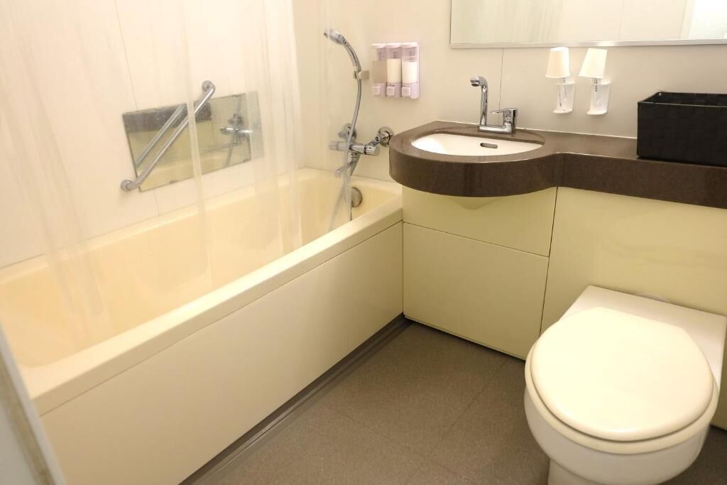 Twin Room, Balcony, Garden View | Bathroom