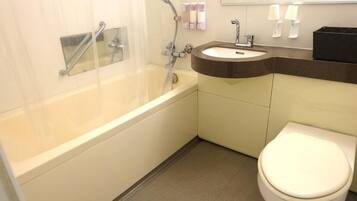 Twin Room, Balcony, Garden View | Bathroom