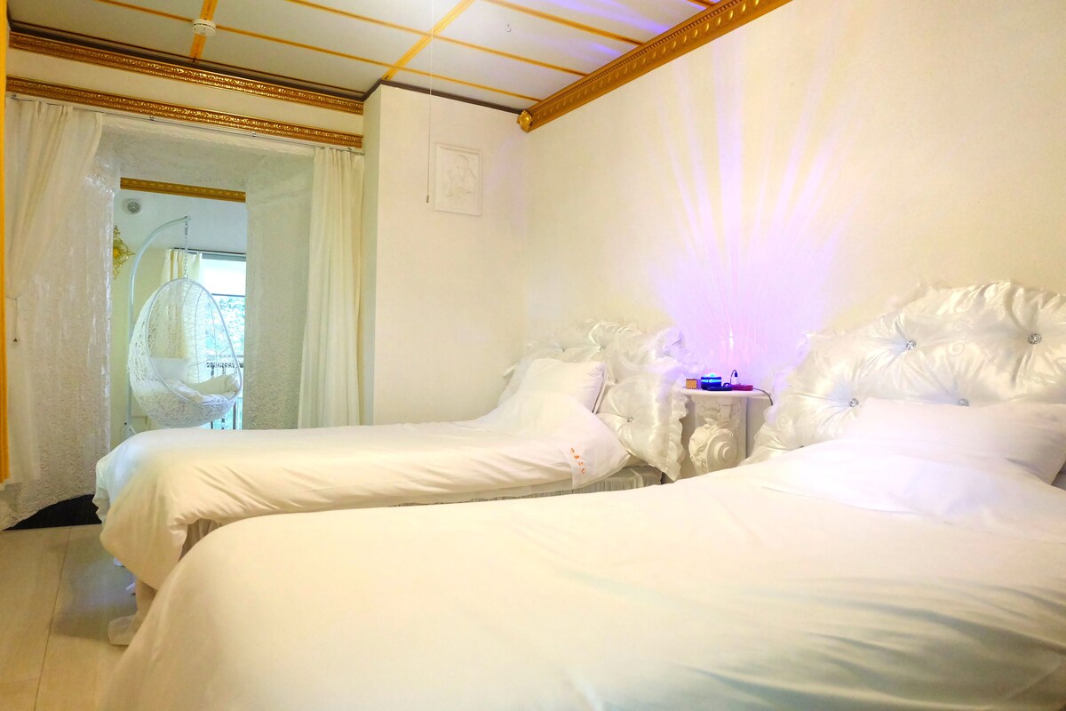 Free WiFi, bed sheets