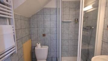 Family Triple Room, Mountain View | Bathroom