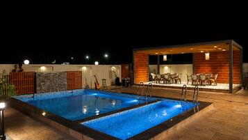 5 outdoor pools