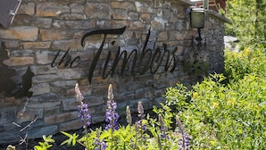 A stone wall with the inscription 'the Timberline' and a small lamp. - Timbers 9-4 New, spacious condo in Fraser, private deck and more! (Fraser)