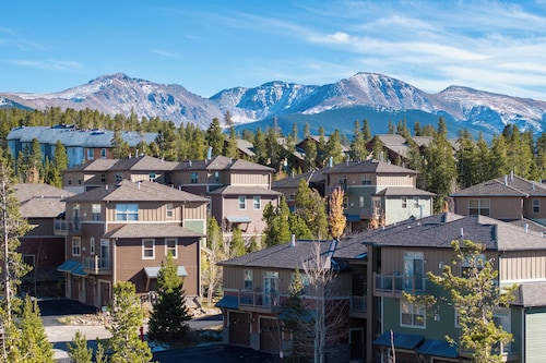 New, spacious condo in Fraser, private deck and more!