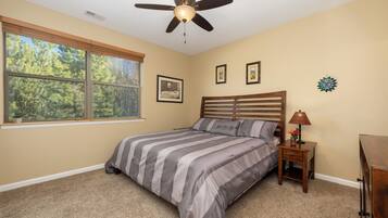 Travel cot, Internet, bed sheets