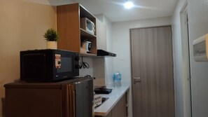 Private kitchen - Cozy 1-bedroom studio in enchanting Lapu-Lapu with AC and fitness room (Lapu-Lapu)