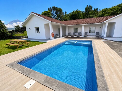 Pico Island Villa 20 · Private Pool, Sea & Pico View